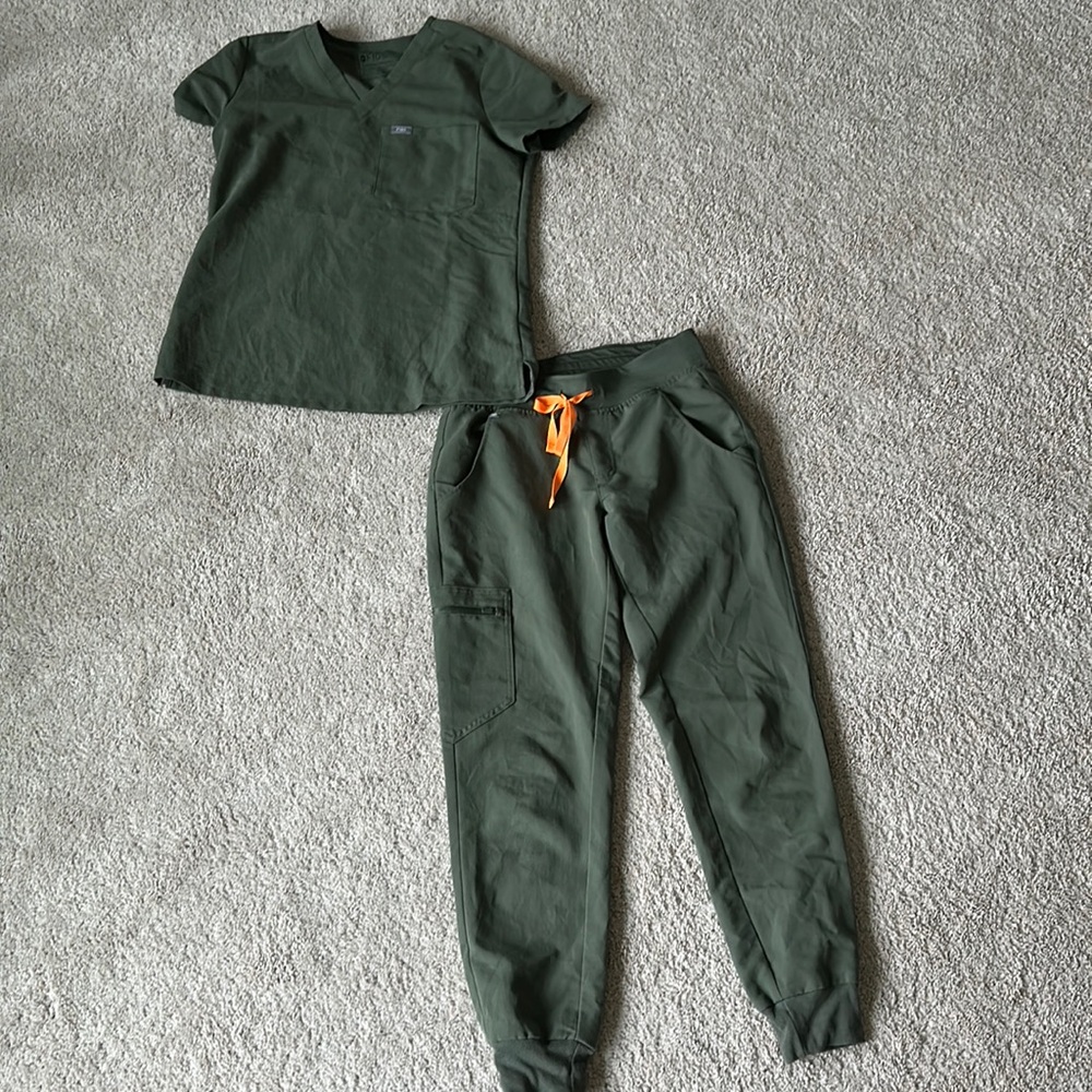 FIGS Moss Scrub Set